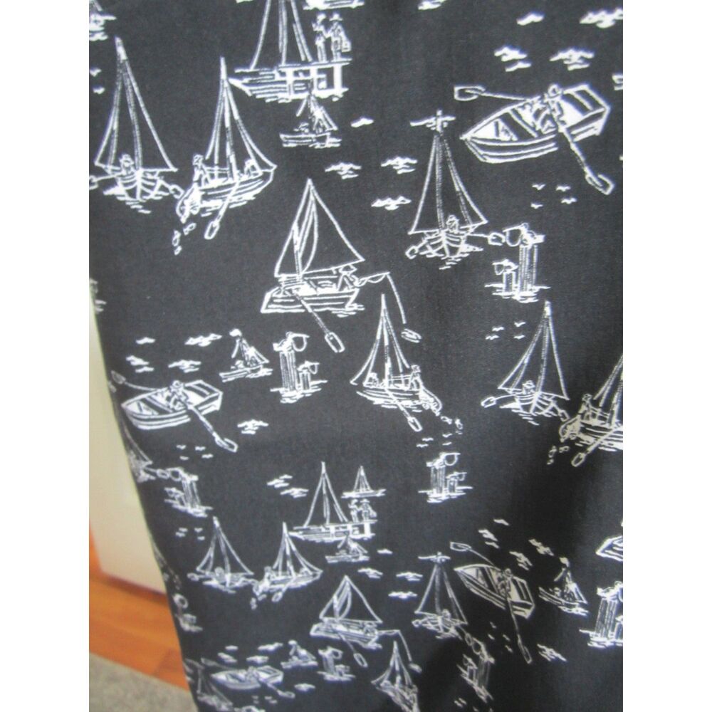NEW BLACK JOSIE SLIM CHICO'S STRETCH SHORTS WITH WHITE SAILBOATS SIZE 1 = 8 - Picture 2 of 4